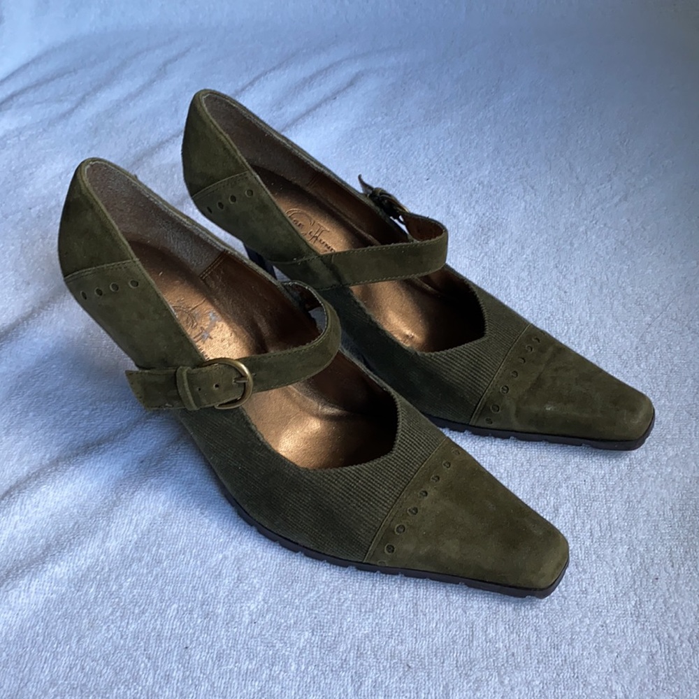 Chinese Laundry suede heels